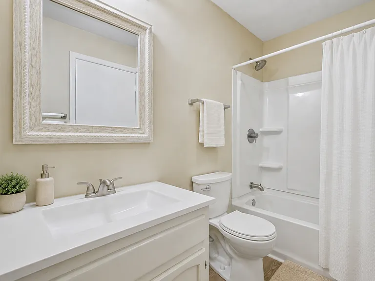 508-512 East Harden Street — Photo 11