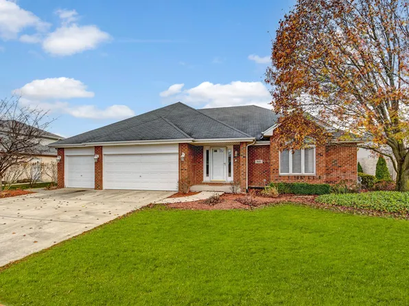 8411 Hollybrook Ln, Tinley Park, IL 60487