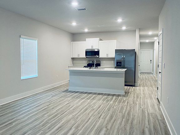 3rd image of 9908 Starling Dr