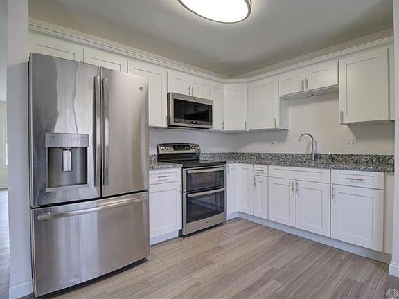 5th image of 317 Applehill Dr