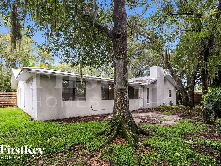 8340 Brandeis Cir W — Photo 18