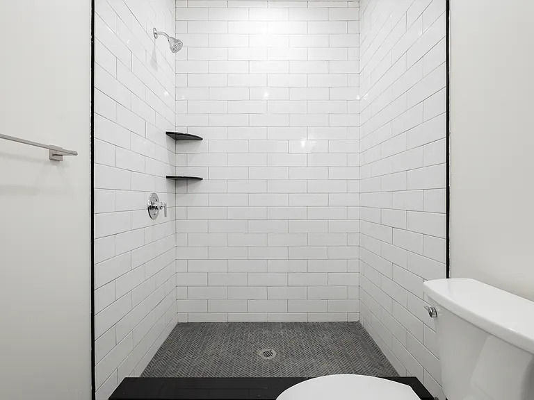2025 Amber St #B — Photo 18