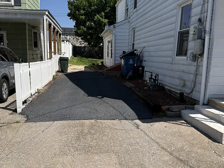 116 E 2nd St — Photo 3