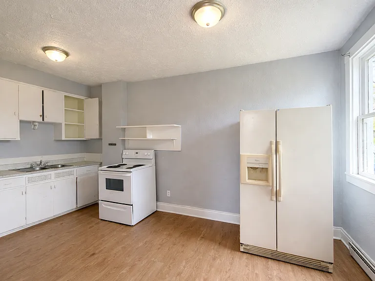 510-518 N College St — Photo 24