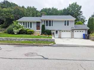 5 Vincenzo Dr, West Warwick, RI 02893