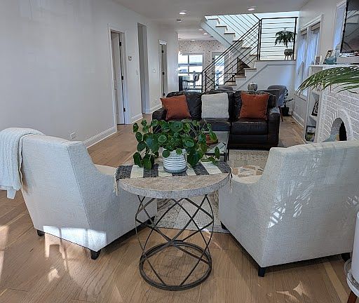 2nd image of 5020 W Wilson Ave