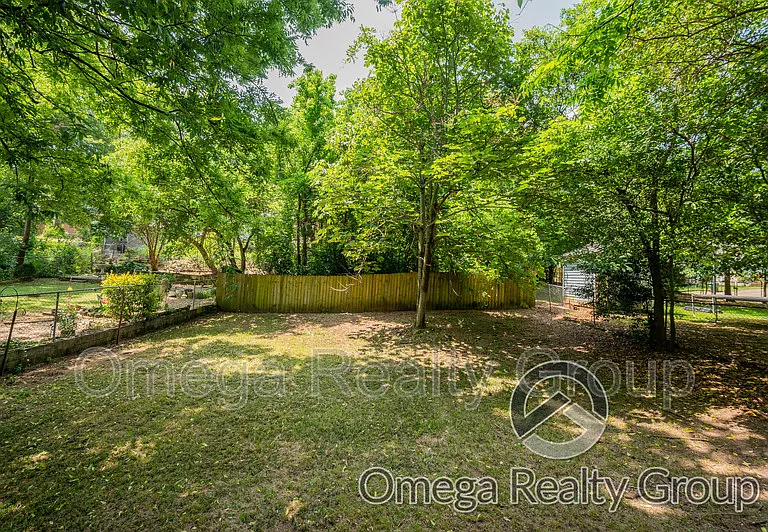 2104 Yancey Ave — Photo 32
