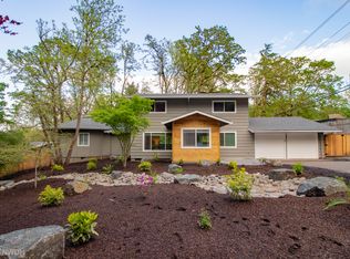 215 Coachman Dr, Eugene, OR 97405