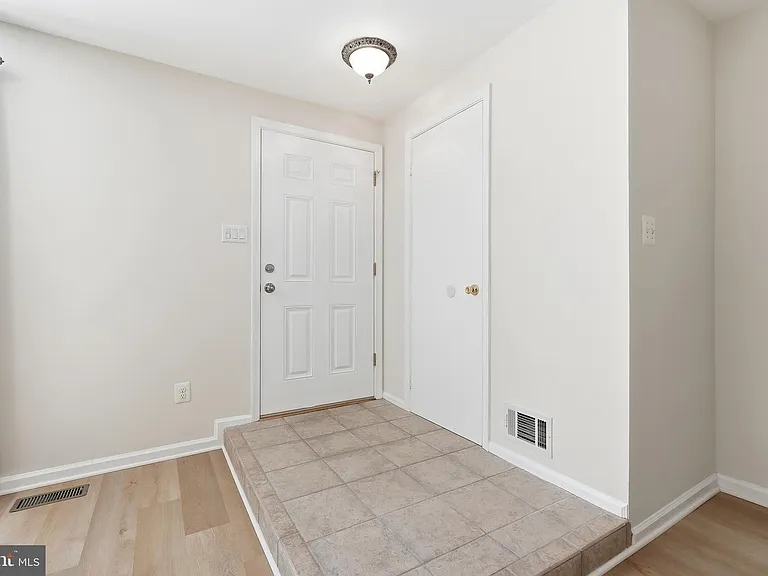7691 Northern Oaks Ct — Photo 5
