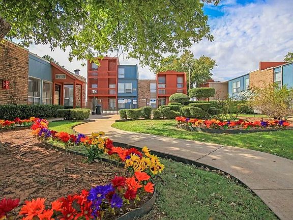 2nd image of 403 W Silverwood Dr #100