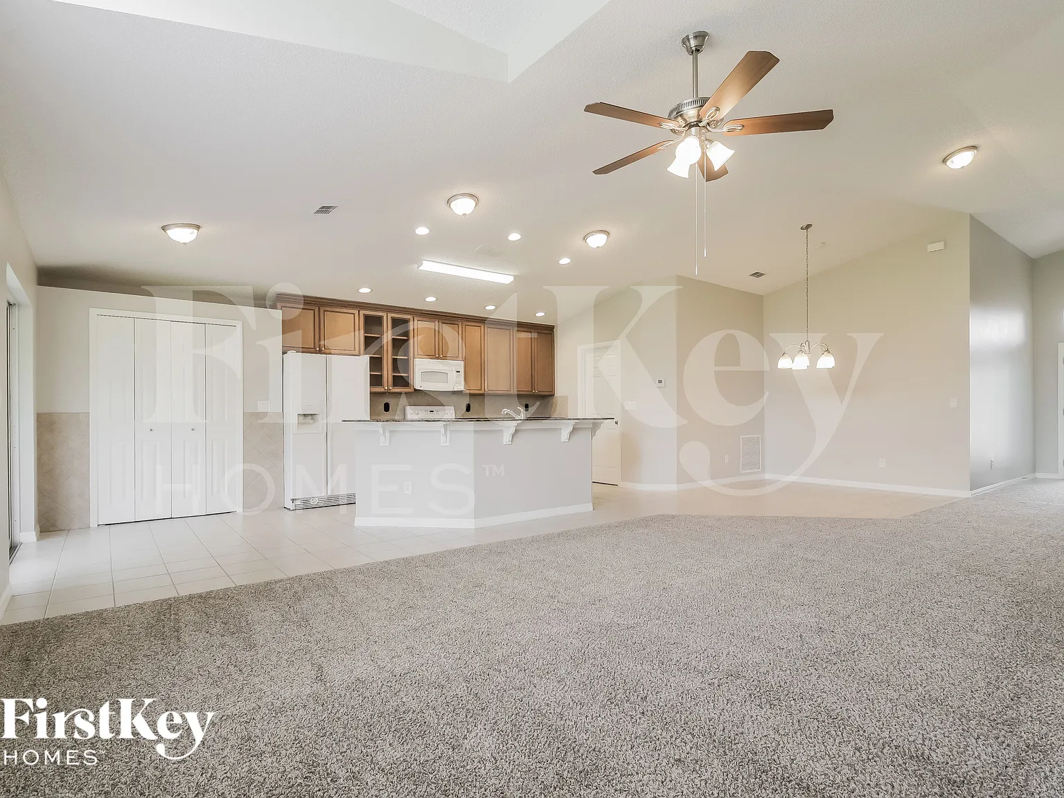 3 bed, 2.0 bath, 1600 sqft, $2,090 — Photo 3