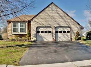 6 Melborn Dr, Monroe Township, NJ