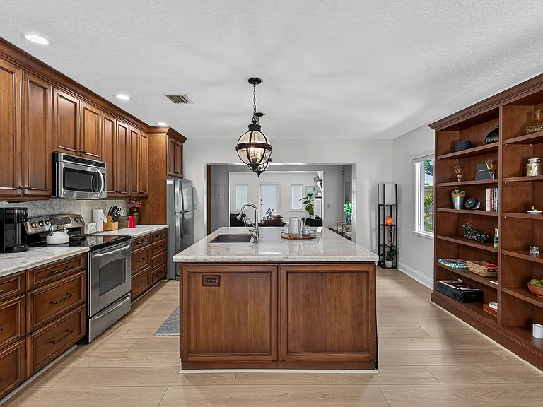 510 NE 8th Ave — Photo 4