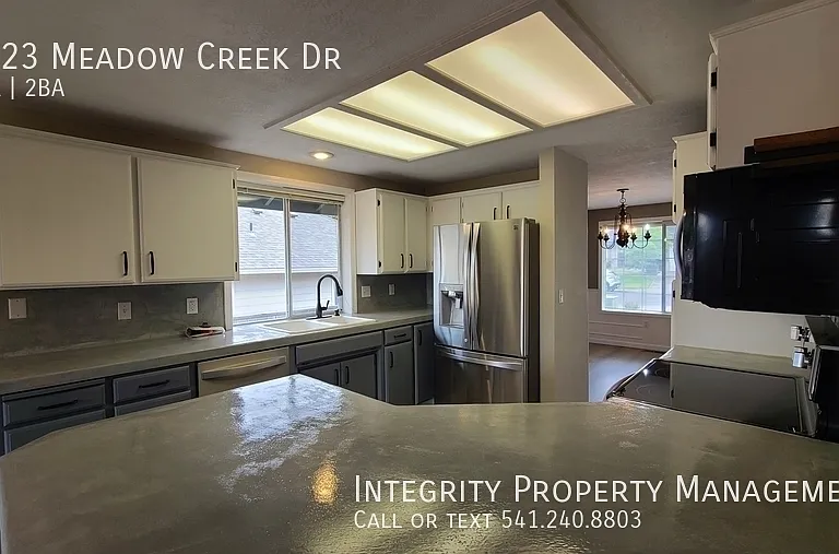 2423 Meadow Creek Dr — Photo 10