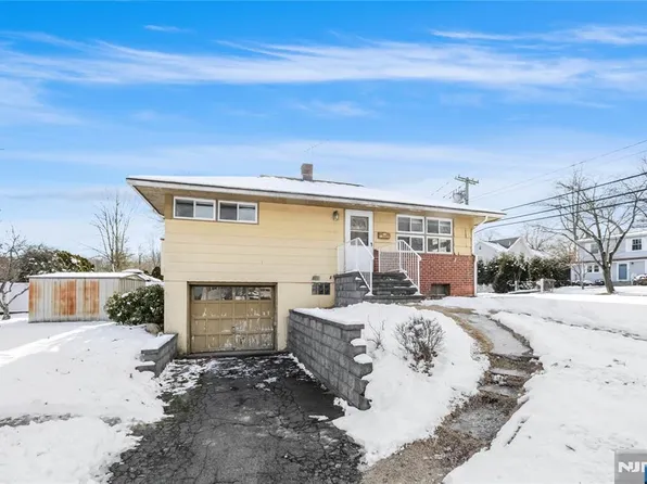 14 Lakeview Dr, Emerson, NJ 07630