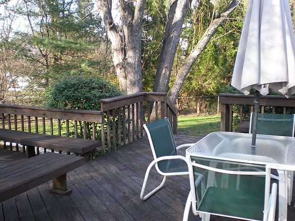 Deck/Backyard