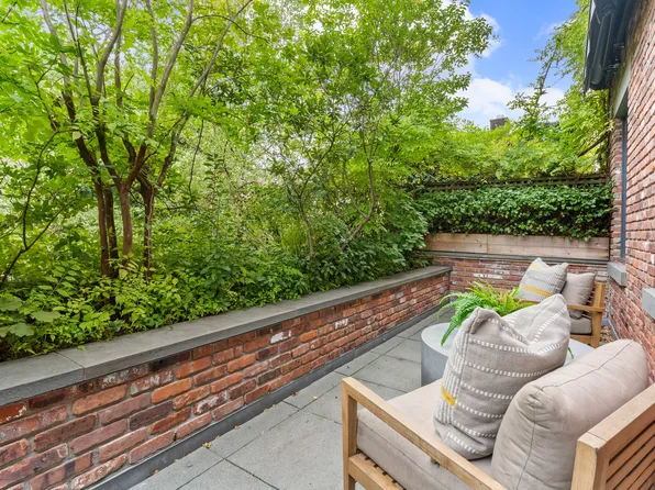 430 Hudson Street image 9 of 34