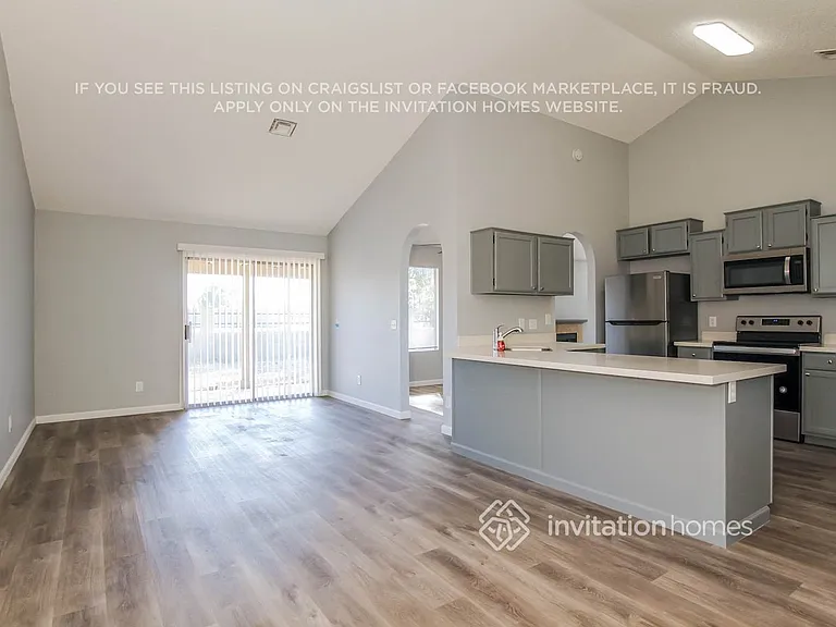4501 N 106th Dr — Photo 4