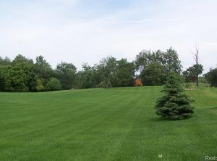 13827 W Wind Dr, South Lyon, MI