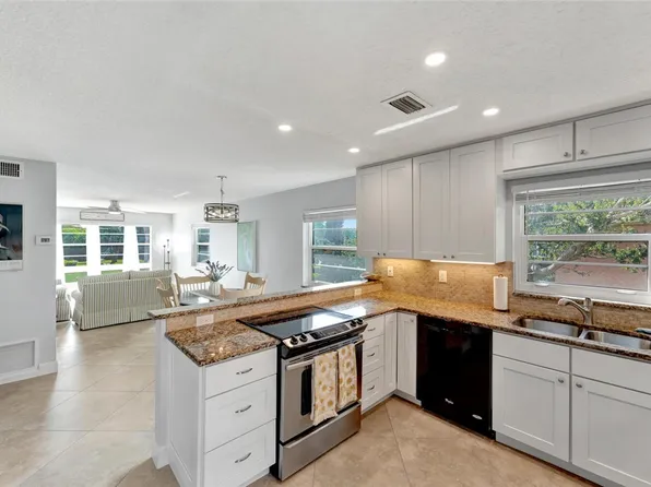 49 Woodland Dr APT 201, Vero Beach, FL 32962