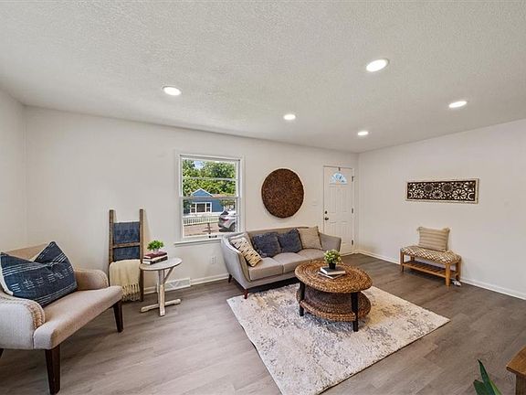 4th image of 2959 S 37th St