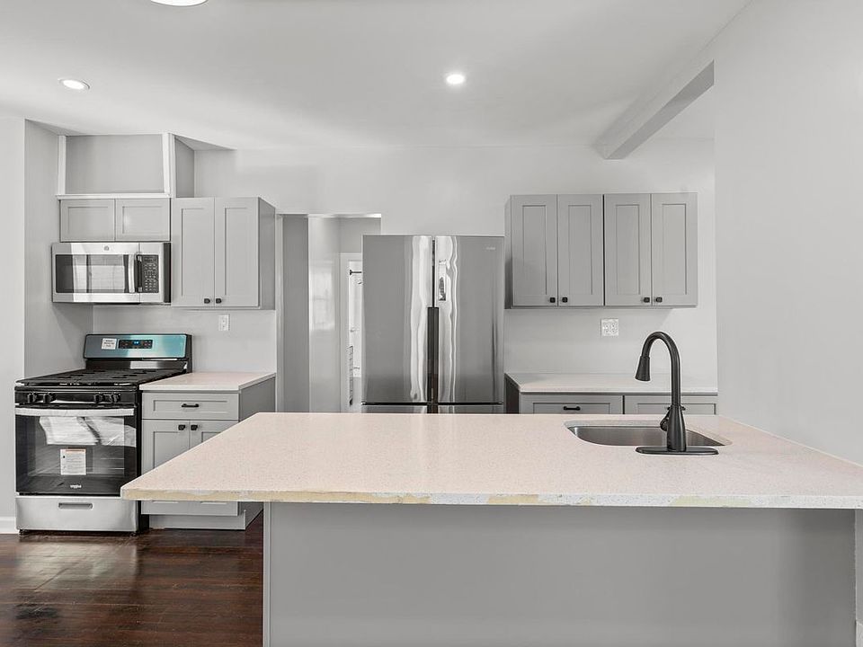 1st image of 228 Cooke St #2