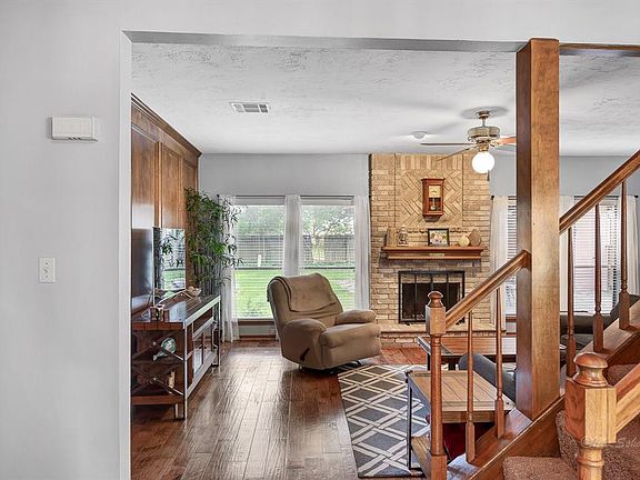 5th image of 414 Governors Place Dr