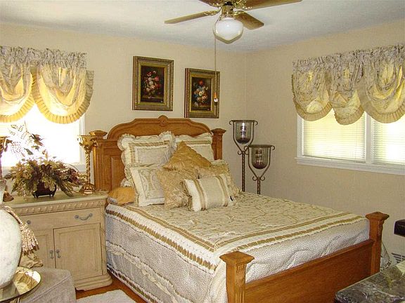 5th image of 2130 Lealand St