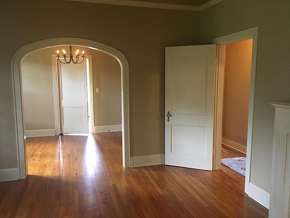 4th image of 936 College St