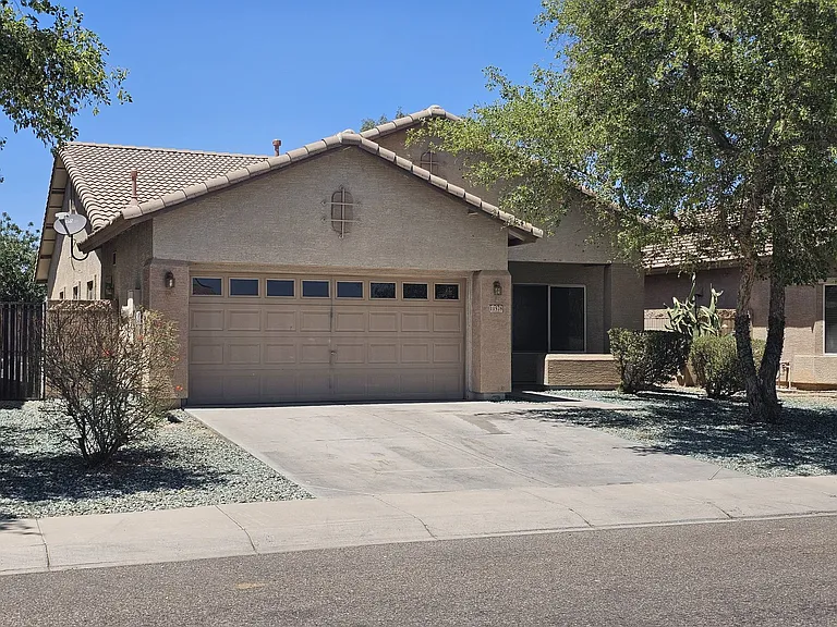 11578 W Jefferson St — Photo 1