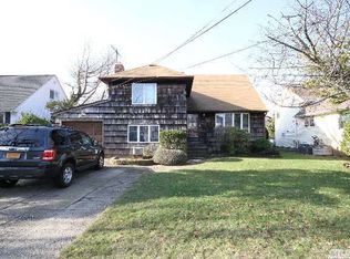 2798 Riverside Ave, Merrick, NY 11566