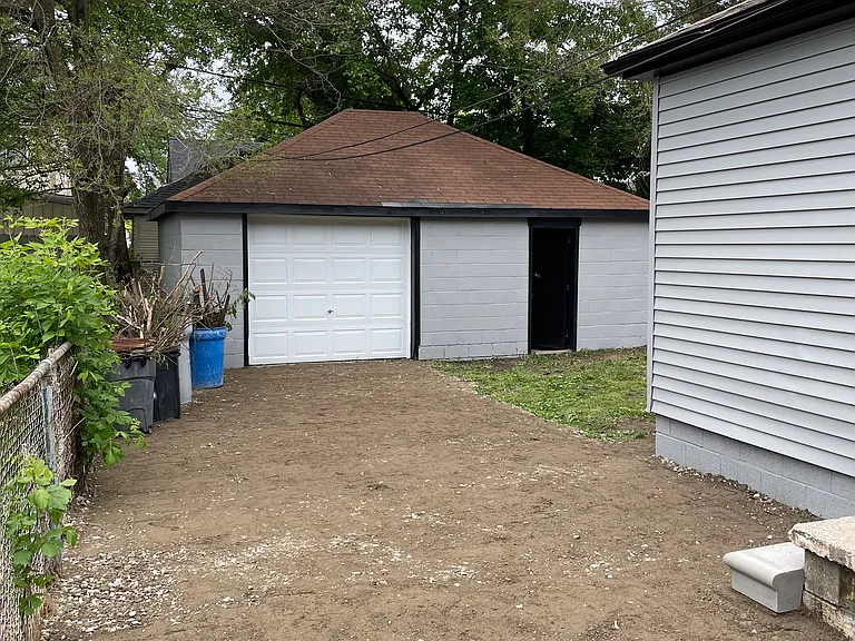 23321 Hazelwood Ave — Photo 2