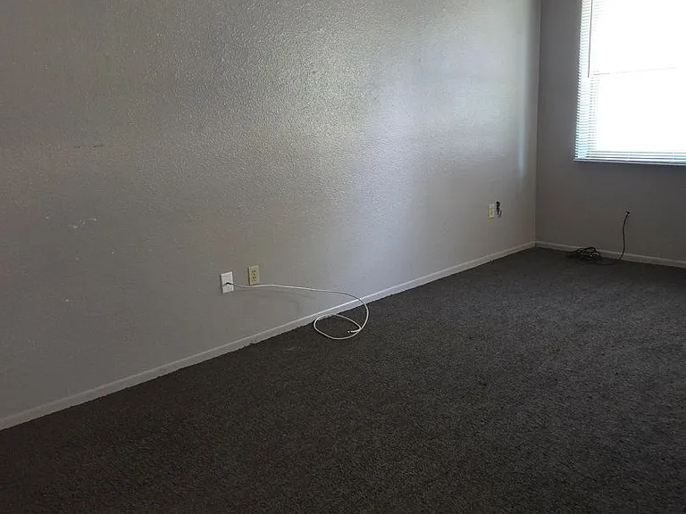 813 Delaware St — Photo 10