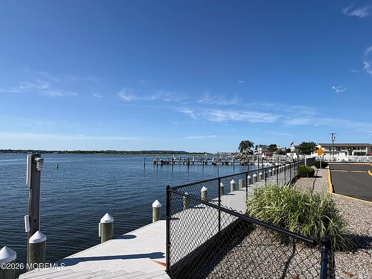 135 Wharfside Dr — Photo 12