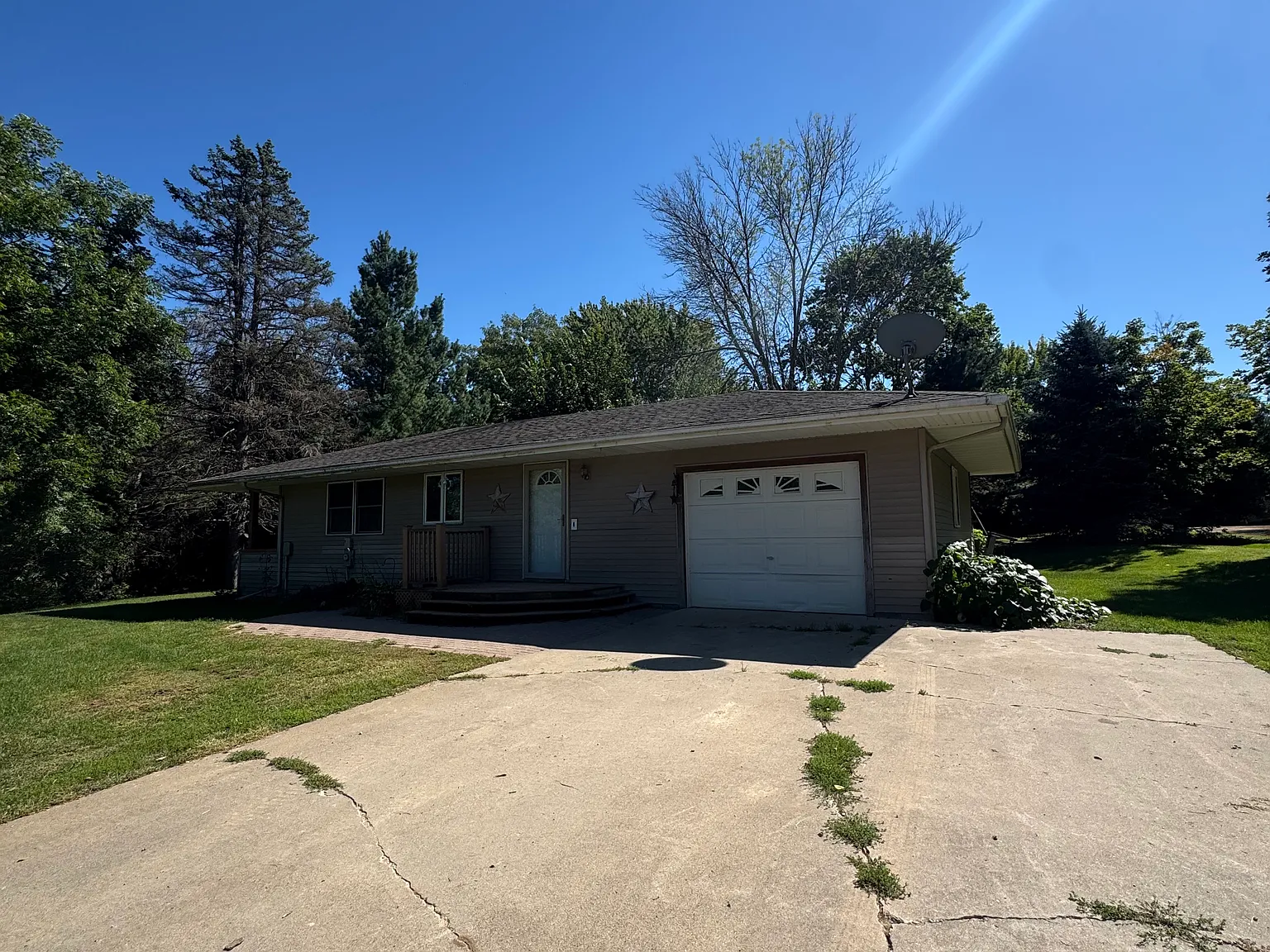 4 bed, $2,000 — Photo 1