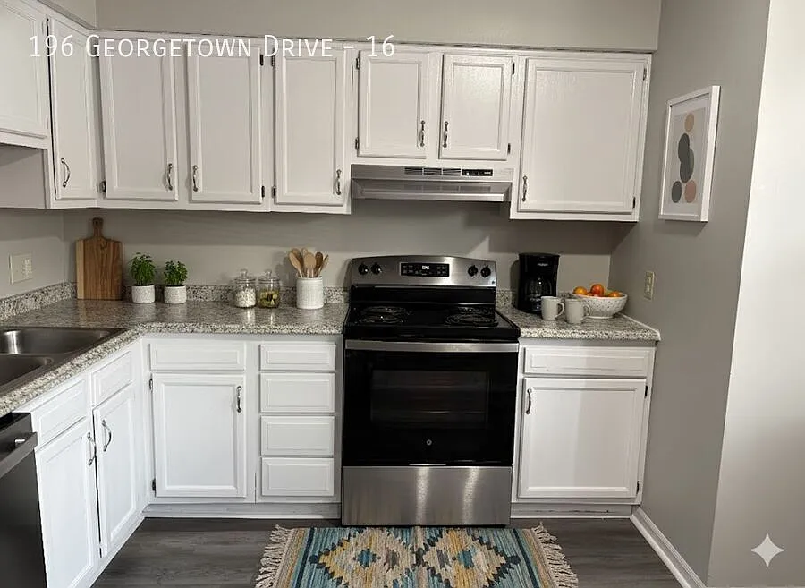 Newly Renovated 2 Bed 2.5 Bath Townhome In Delaware — Photo 2