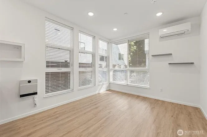 826 NW 52nd St #C — Photo 2