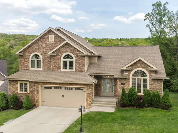 302 Teardrop Ct, Morgantown, WV 26508