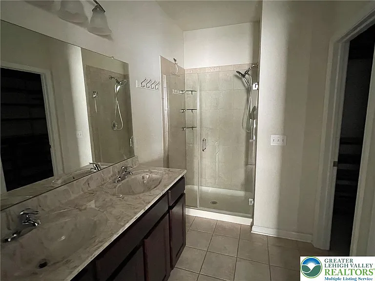 1350 Caspian St — Photo 4