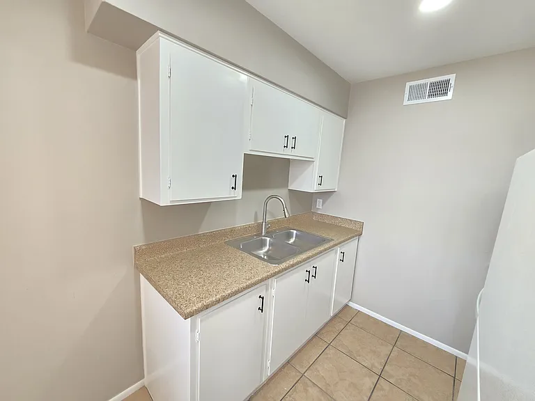 2019 N 49th St #2 — Photo 7