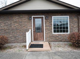 813 N Main St, Flora, IL 62839