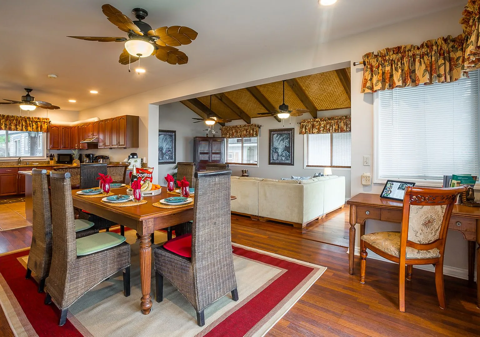 Oceanfront Living in Hauula Where Every Day Begins with the Sea - 6month to one year rental — Photo 4
