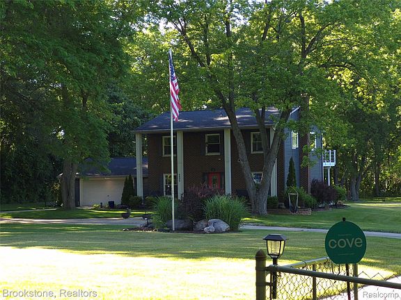 2nd image of 4890 Whipple Lake Rd