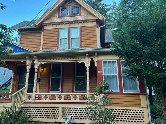 3rd image of 86 Elm St