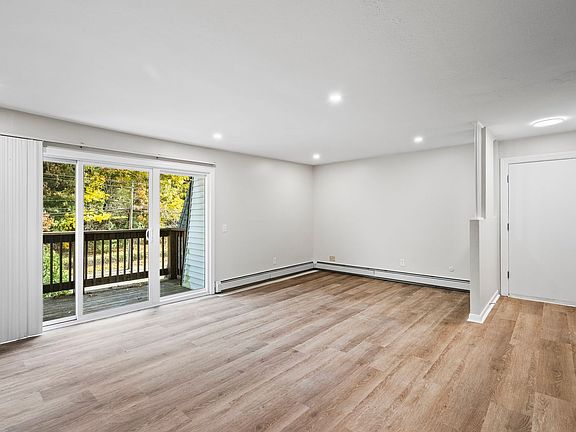 2nd image of 435 Oaklawn Ave Unit 324-L