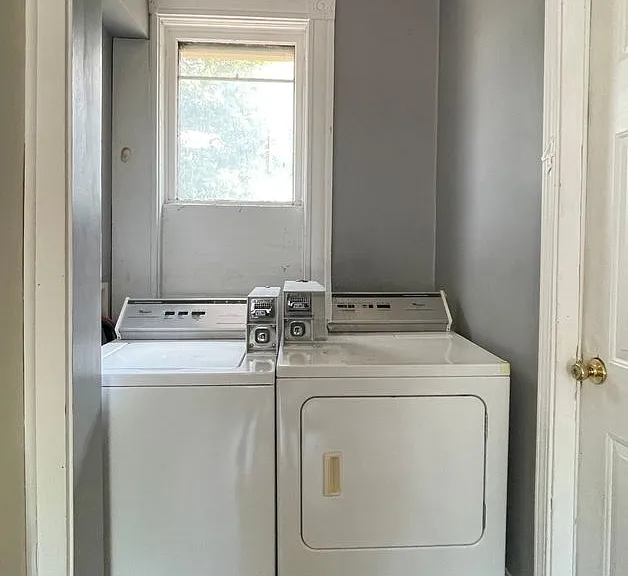 1113 State St #4 — Photo 8