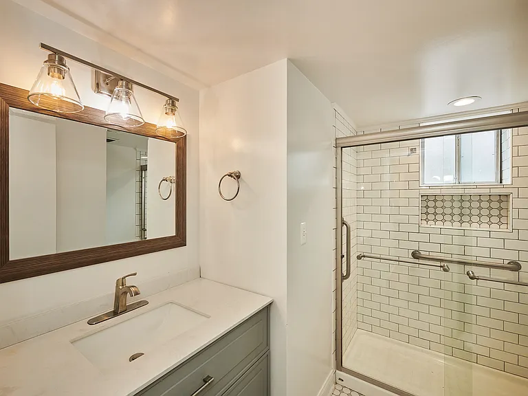 7074 N Ridge Blvd #1E — Photo 20