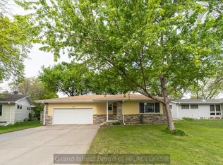 1740 Idlewood Ln, Grand Island, NE 68803