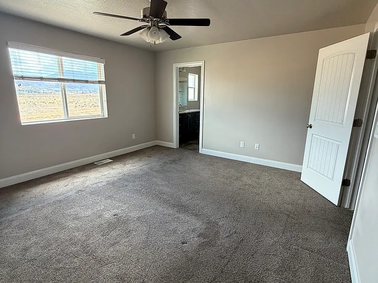 2710 N Clark Pkwy — Photo 8