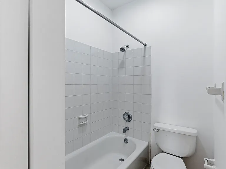 944 Summit Ave #1 — Photo 13